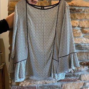 3/4 length sleeve black and white  blouse